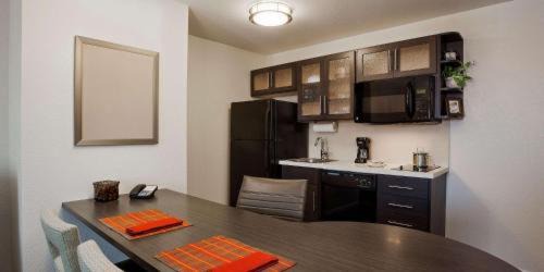 North Olmsted Hotel | Sonesta Simply Suites Cleveland North Olmsted Airport