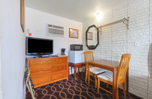 Breezewood Hotel | Sonrise Inn Lincoln Hwy By OYO