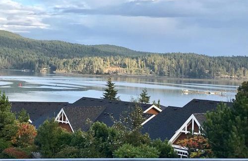 Sooke House | Sooke Harbour Townhouse