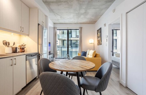 Cite Multimedia Apartment | Sophisticated 1BR Escape | Charm in Old Port