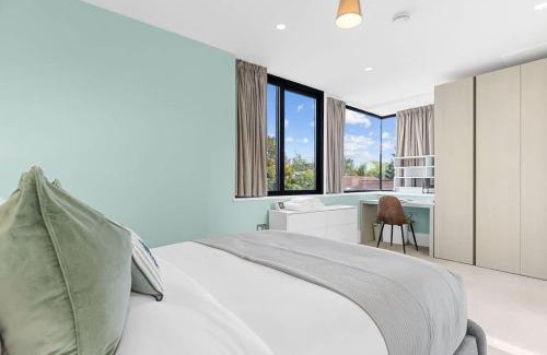 Clapham Apartment | Sophisticated 4-Bedroom House