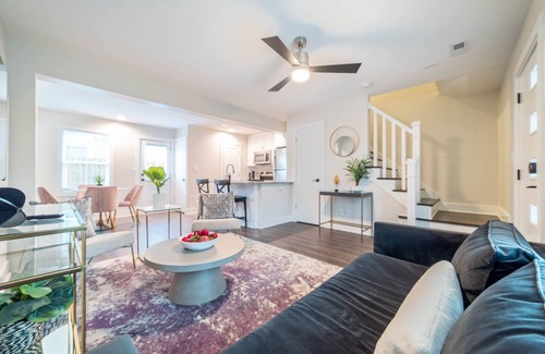 Villa Heights Apartment | Sophisticated Modern Home near NoDa, by Mansion™