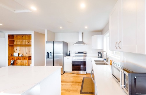 Edgewater Shores Cottage | Sophisticated oceanfront home with beach views & private hot hub - dog-friendly
