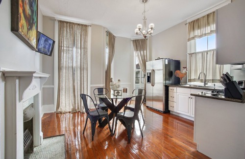 Esplanade Ridge Apartment | Sophisticated Styled Apartment 20% Monthly Rates