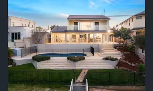 Sorrento House | Sorrento Waterfront Retreat & Pool