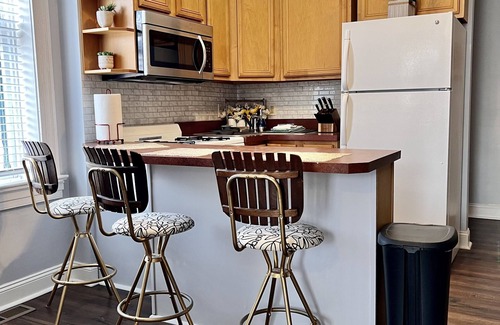 Soulard Apartment | Soulard 1 Bedroom with In-Unit Washer Dryer - Long Term Welcome