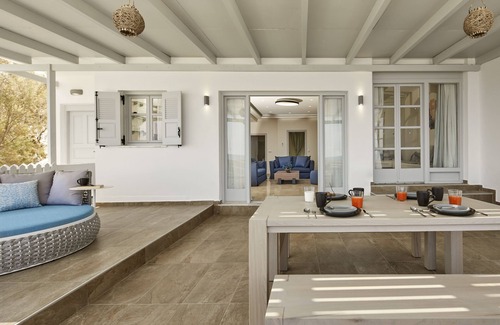 Perissa Villa | Soultouch Beachfront Villa