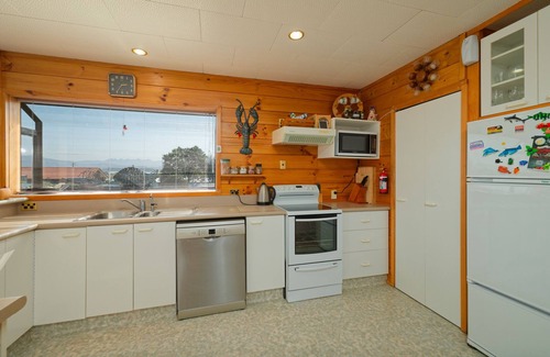 South Bay House | South Bay | Great View | Classic Kiwi Bach - KK922