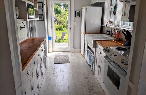 Point Roberts House | South Beach Cottage - steps from the beach!