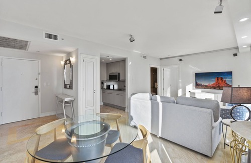 South of Fifth Apartment | South Beach - Oceanfront, 1BR/1BA Suite- Bentley Beach Condo