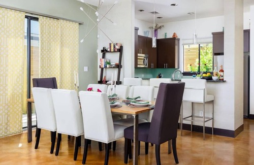 Greater South River City House | South Congress, Free Parking |The Oxford - Portoro