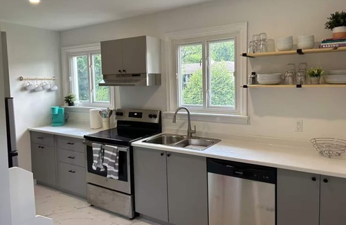 Sudbury House | South End Bungalow - 5 full bedrooms