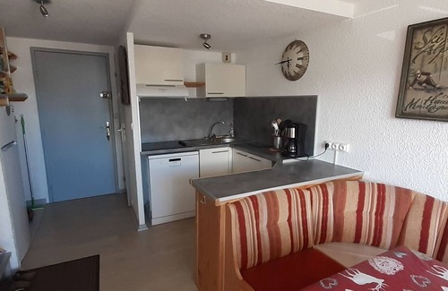 Cadeilhan-Trachere Apartment | South-facing triplex, pla d'adet, ski in/ski out, balcony