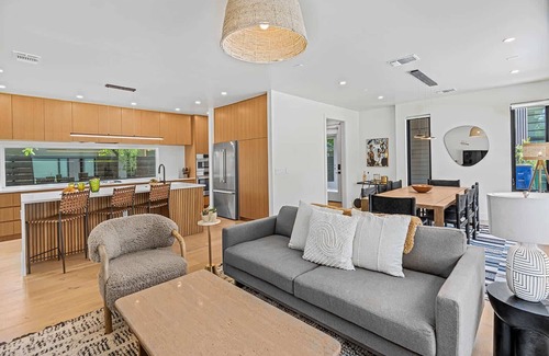 South Manchaca House | South First, Breweries, City Retreat | ATX Oasis