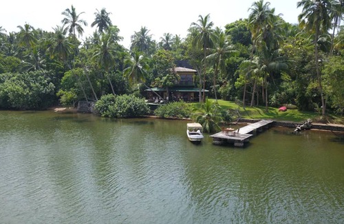 Kathaluwa Cottage | South Point Cottage- 3 bedroom stunning lake front property. Ideal for family.
