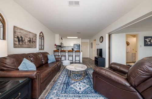 Lake Hamilton Condo | South Shore 1 BDRM! Mini-golf/Gameroom/Hot Tub, 2 Pools, Pickle ball & More!