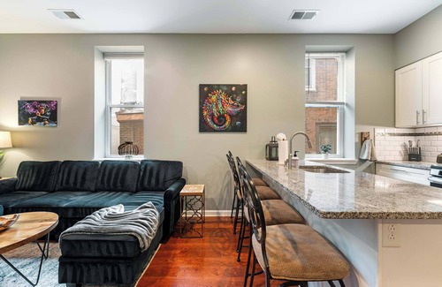 Society Hill Apartment | South St in Style! Walkers Dream Location