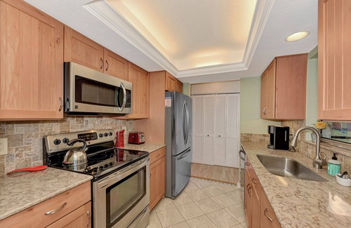 South Venice House | South Venice Pet-Friendly ~ Close to Local Beaches!