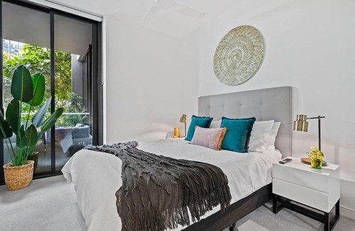 South Brisbane Apartment | Southbank Heart+2 Bed+Balcony+Pool+Gym+Free Wifi