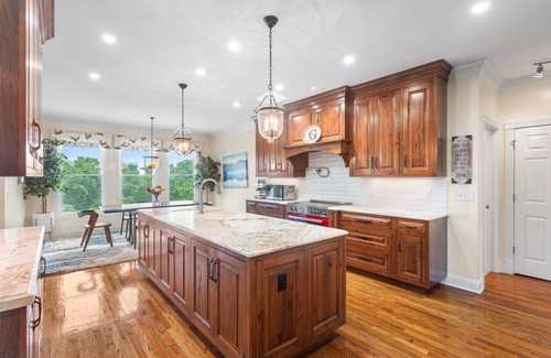 South Britain House | Southbury Lake Ridge sanctuary · Pool+Hiking+I84