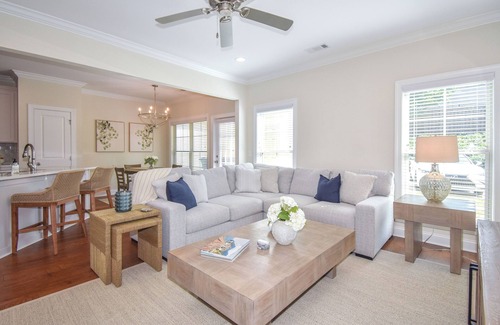 Auburn - Opelika Condo | Southern Charmer in Auburn, condo sleeps 8! Comes w/gameday parking pass!