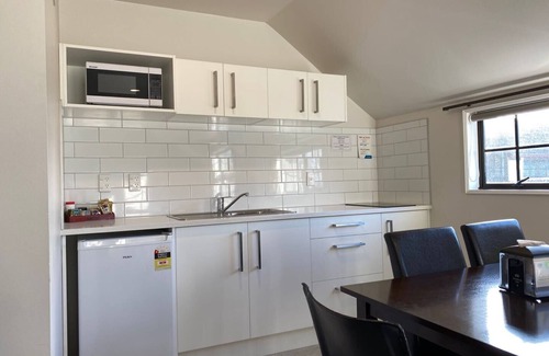 Merivale Hotel | Southern Comfort Motel