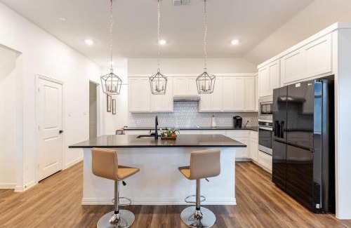 Haslet House | Southern Luxery Private Yard Tesla Plug BBQ Grill