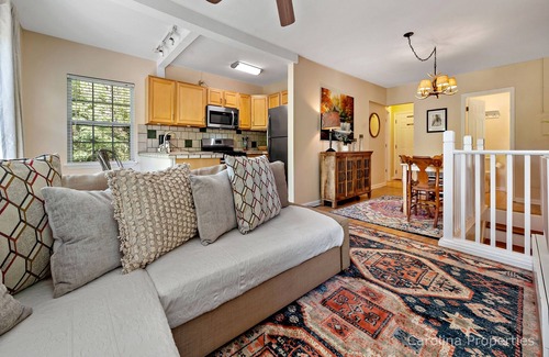 Bat Cave Cabin | Southfork Cottage - Big Mountain and River Views!
