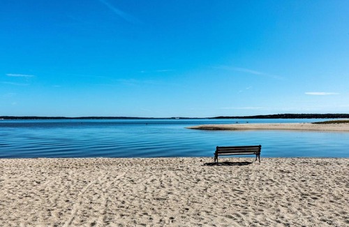 Town of Southold Town House | Southold Cottage with Patio and Grill - Walk to Beach!