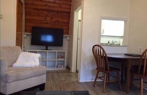 South Side Flats Apartment | Southside Flats Cozy Quiet Luxury