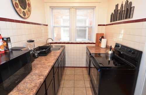 Southwest Garden Apartment | Southwest Gardens Apartment 1E- King Bed, High Speed Wi-Fi/Ethernet, Smart Tv's
