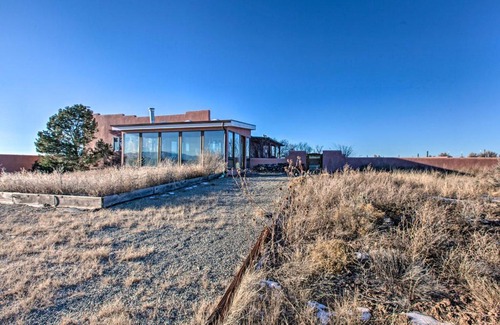 El Prado House | Southwest Home with 360-Degree Mtn View, Ski Nearby!