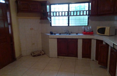 Petionville Apartment | Souvenir House: 4br, Wifi, TV, AC, 24h elect, Fridge.