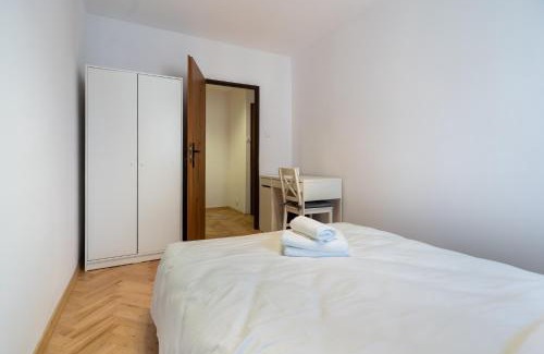 Katowice Apartment | Sowińskiego Lakeside Calm Apartment by BookingHost