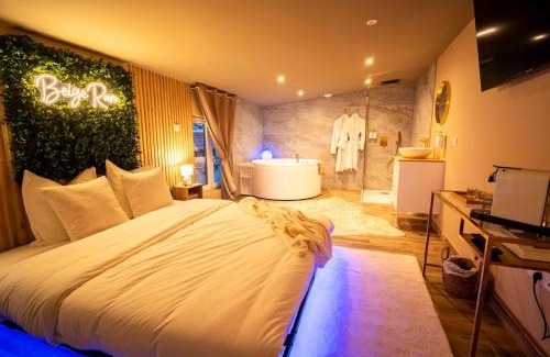 Berstett Apartment | Spa beige room