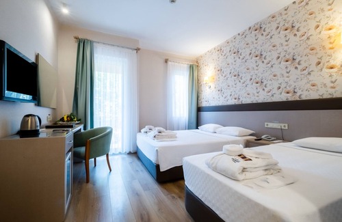 Karahayit Hotel | Spa Hotel Colossae Thermal