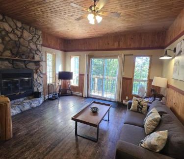 Saint-Faustin-Lac-Carre Ski Chalet | Spa & Lakefront - Chalet Huard