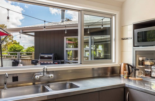 Richmond Heights House | Spa & Play @ Rainbow Point. Bikes, Kayaks & a walk to the beach, bar & shops