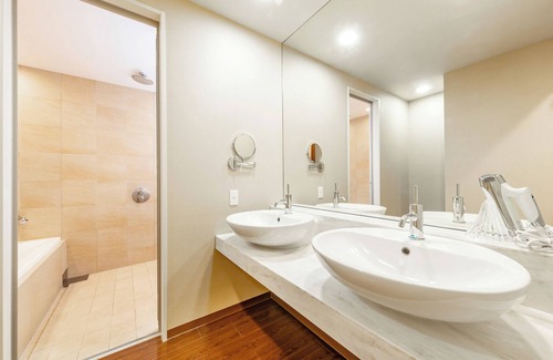 Iwaki Hotel | Spa Resort Hawaiians Monolith Tower