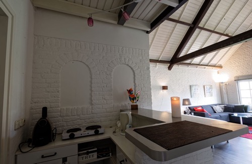 Blitterswijck Apartment | Space for rent with private entrance, living space and bathroom.