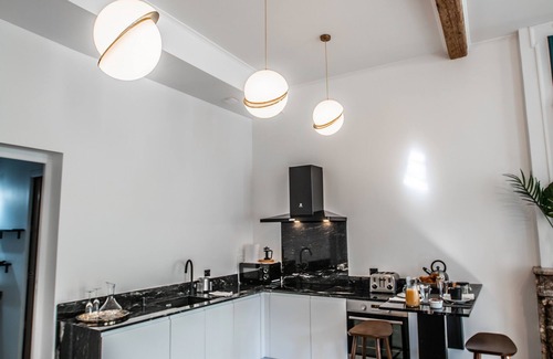 Bagneres-de-Bigorre Apartment | Spacieux Appartement Spa Balnéo Romantique