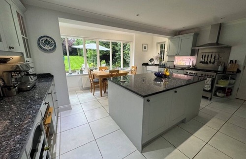 Letchworth House | Spacious family home with large garden and parking