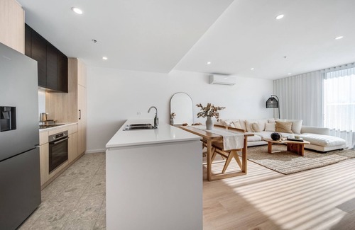 Narrabundah Apartment | Spacious 1-Bed Apartment with Gym, BBQ & Parking