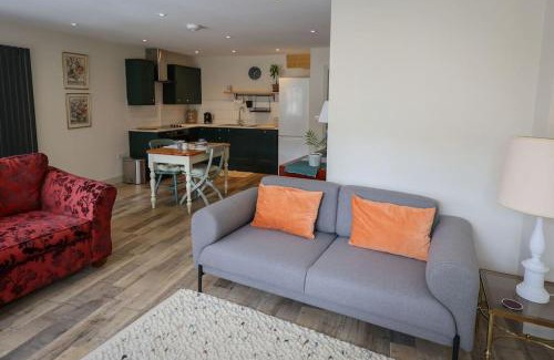 Charlbury Apartment | Spacious 1-bed apartment with super king or twin in central Charlbury, Cotswolds
