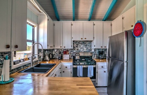 Great Guana Cay House | Spacious 1 Bed/1 Bath Home Overlooking the Harbour