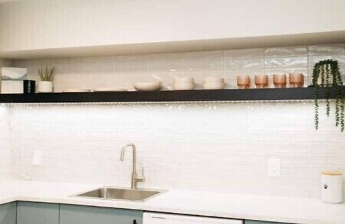 Langley House | Spacious 1 Bedroom Pet Friendly Suite