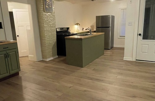 Utica Apartment | Spacious 1-bedroom apartment with AC, WiFi in Utica