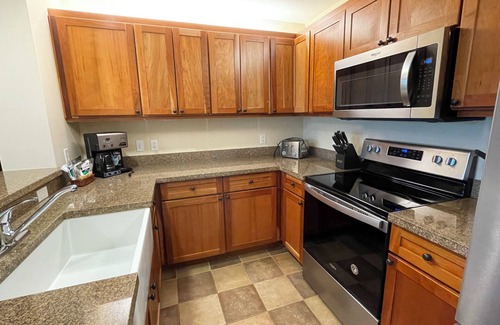 Ludlow Condo | Spacious 1 Bedroom full condo that Sleeps 6 at Jackson Gore on Okemo with A/C