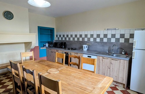 Mecrin Cottage | Spacious 10-Person Retreat with Garden, Terrace, and Modern Amenities in Scenic Mécrin