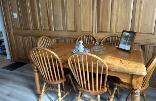 Richmond Hill Villa | Spacious 17 Guest Stay Yonge St Richmond Hill Prime Location